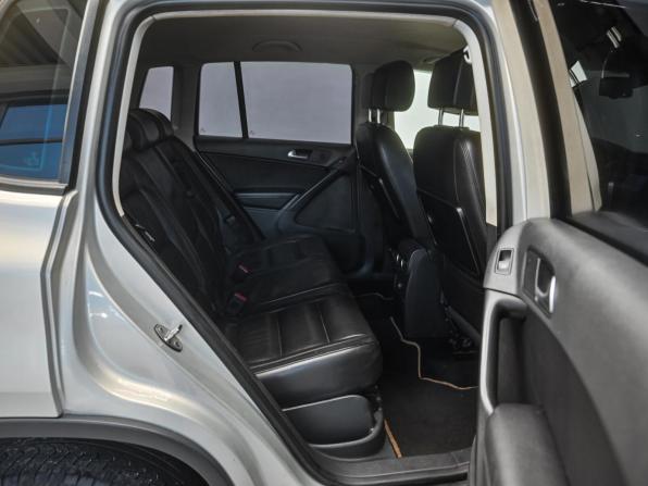 Volkswagen Tiguan I Рестайлинг с пробегом 2012 года, цена 1 219 000 рублей, 384679 км, внедорожник, Автокод Объявления