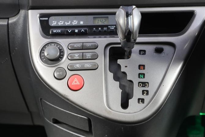 Toyota Wish I с пробегом 2004 года, цена 699 000 рублей, 299999 км, компактвэн, Автокод Объявления