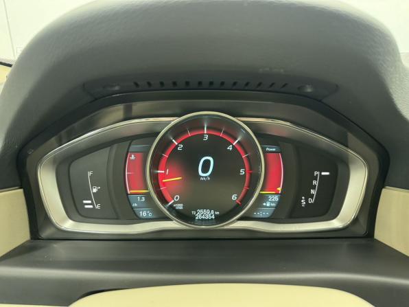Volvo XC70 II Рестайлинг с пробегом 2013 года, цена 1 670 000 рублей, 264270 км, универсал, Автокод Объявления