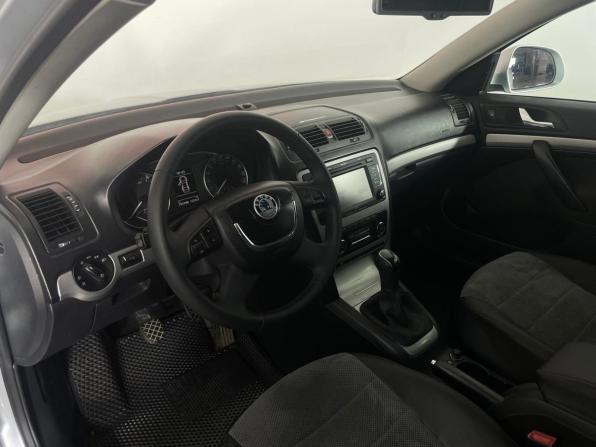 Skoda Octavia II (A5) Рестайлинг с пробегом 2011 года, цена 739 000 рублей, 292298 км, лифтбек, Автокод Объявления