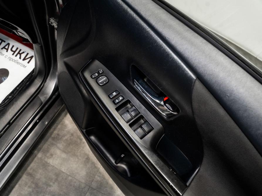 Toyota Prius Alpha I (ZVW40/41) Рестайлинг Чита  - изображение 16