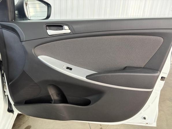 Hyundai Solaris I с пробегом 2011 года, цена 697 000 рублей, 256000 км, седан, Автокод Объявления