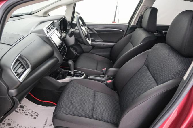 Honda Fit III Рестайлинг с пробегом 2018 года, цена 1 229 000 рублей, 64878 км, хэтчбек, Автокод Объявления