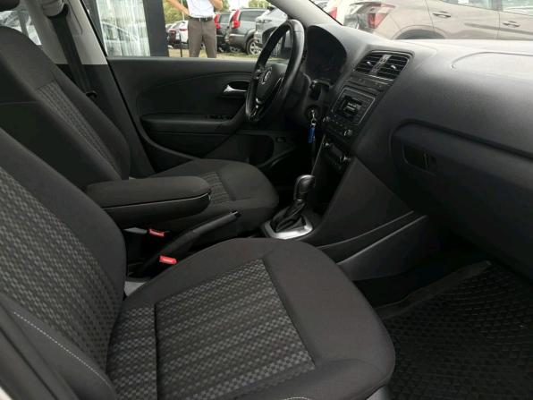 Volkswagen Polo V Рестайлинг с пробегом 2017 года, цена 1 235 000 рублей, 84008 км, седан, Автокод Объявления