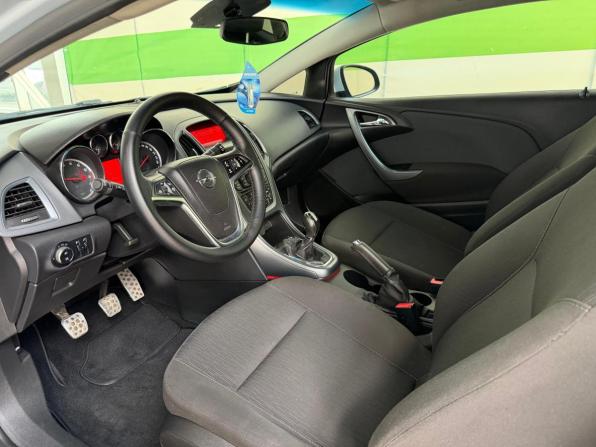 Opel Astra J Рестайлинг с пробегом 2011 года, цена 889 000 рублей, 215000 км, хэтчбек, Автокод Объявления