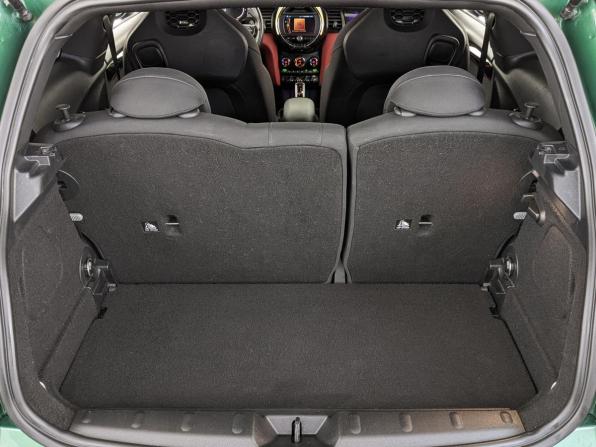 Mini Hatch III (F55/F56) Рестайлинг с пробегом 2020 года, цена 2 990 000 рублей, 84800 км, хэтчбек, Автокод Объявления