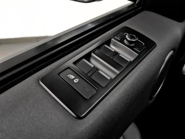 Land Rover Discovery V с пробегом 2018 года, цена 3 300 000 рублей, 182516 км, внедорожник, Автокод Объявления