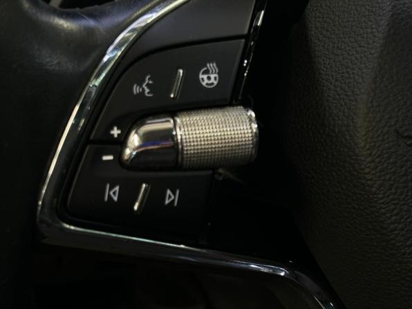Skoda Octavia IV (A8) с пробегом 2021 года, цена 2 253 000 рублей, 103745 км, лифтбек, Автокод Объявления
