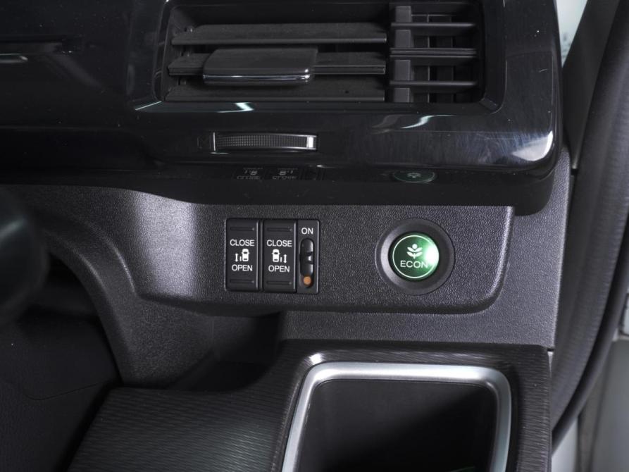 Honda Stepwgn V Рестайлинг Ростов-на-Дону  - изображение 19