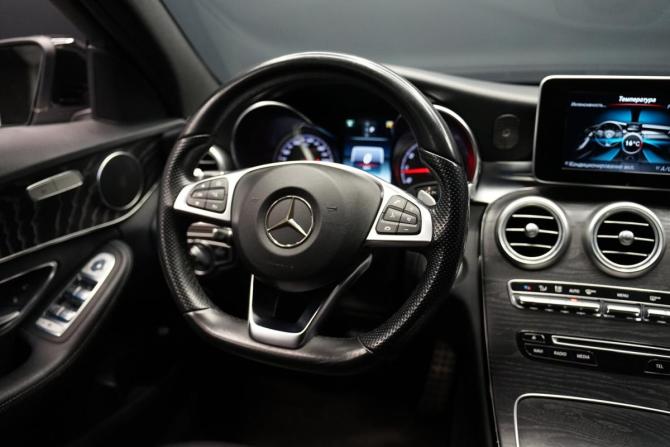Mercedes-Benz C-Класс IV (W205) Рестайлинг с пробегом 2018 года, цена 2 640 000 рублей, 161202 км, седан, Автокод Объявления
