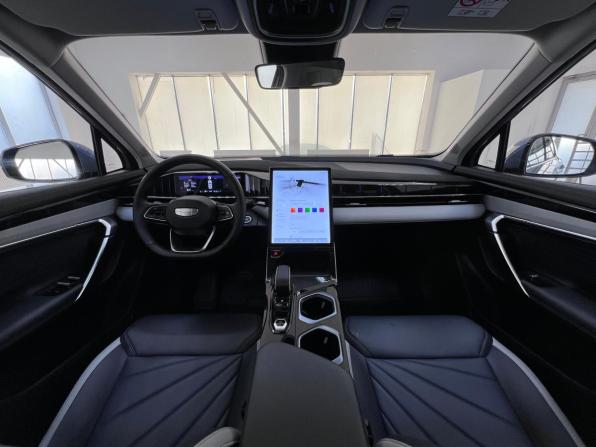 Geely Atlas II с пробегом 2025 года, цена 3 200 000 рублей, 12837 км, внедорожник, Автокод Объявления