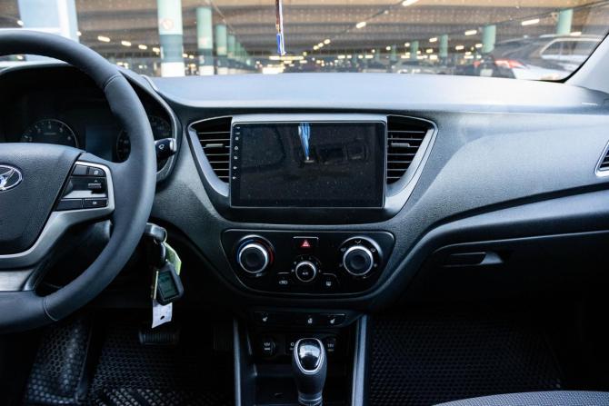 Hyundai Solaris II с пробегом 2018 года, цена 1 299 000 рублей, 138469 км, седан, Автокод Объявления