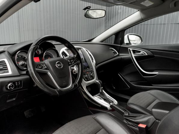 Opel Astra J Рестайлинг с пробегом 2013 года, цена 760 000 рублей, 205000 км, хэтчбек, Автокод Объявления