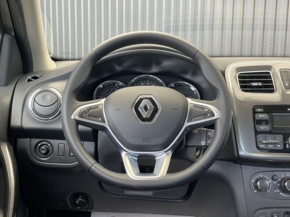 Renault Sandero II Рестайлинг с пробегом 2018 года, цена 1 367 000 рублей, 39772 км, хэтчбек, Автокод Объявления