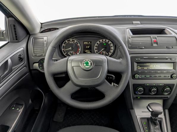 Skoda Octavia II (A5) Рестайлинг с пробегом 2011 года, цена 1 160 000 рублей, 107050 км, лифтбек, Автокод Объявления