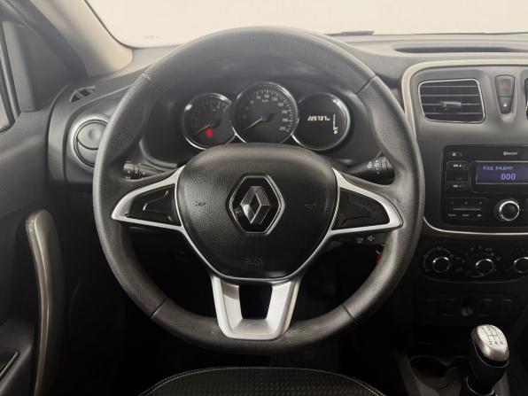 Renault Logan II Рестайлинг с пробегом 2022 года, цена 820 000 рублей, 225737 км, седан, Автокод Объявления
