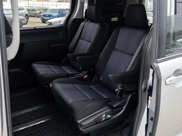 Toyota Voxy III (R80) с пробегом 2014 года, цена 2 149 000 рублей, 104105 км, минивэн, Автокод Объявления