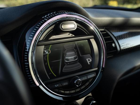 Mini Hatch III (F55/F56) Рестайлинг с пробегом 2018 года, цена 2 679 700 рублей, 110000 км, хэтчбек, Автокод Объявления