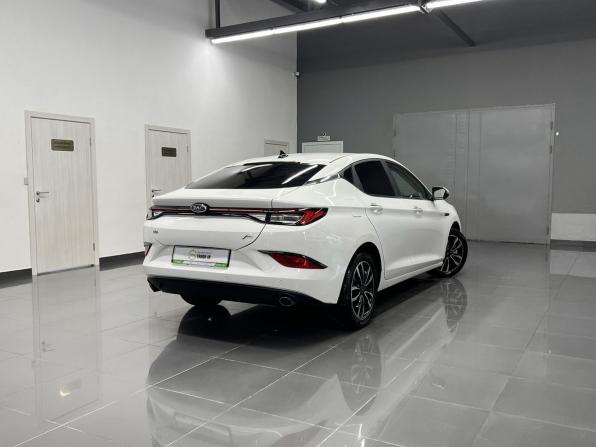 JAC J7 I с пробегом 2023 года, цена 1 295 000 рублей, 41897 км, лифтбек, Автокод Объявления