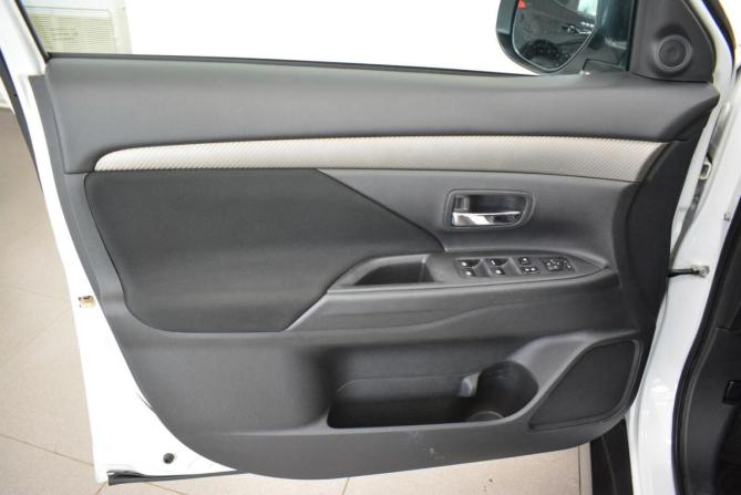 Mitsubishi Outlander III Рестайлинг 2 с пробегом 2017 года, цена 1 989 000 рублей, 91000 км, внедорожник, Автокод Объявления