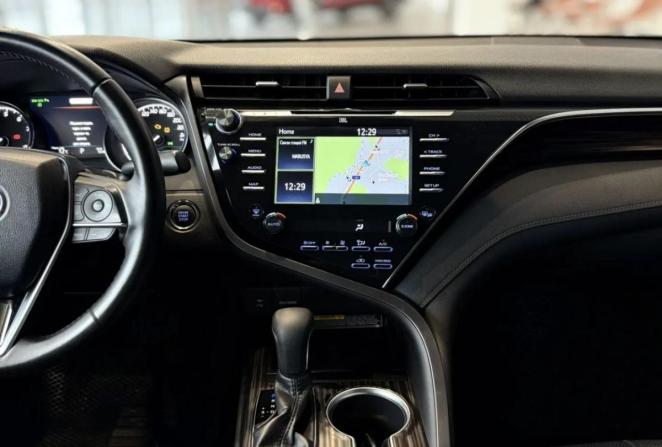 Toyota Camry VII (XV50) Рестайлинг 2 с пробегом 2018 года, цена 2 850 000 рублей, 103500 км, седан, Автокод Объявления