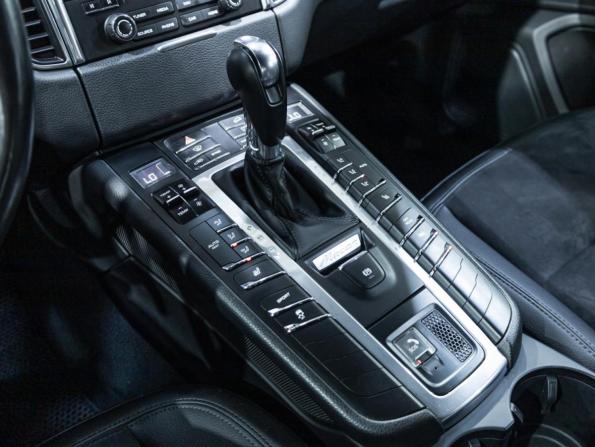 Porsche Macan I с пробегом 2018 года, цена 3 089 700 рублей, 121205 км, внедорожник, Автокод Объявления