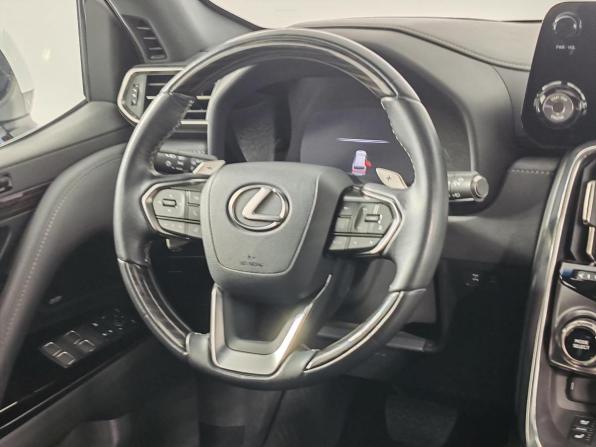 Lexus LX IV с пробегом 2022 года, цена 15 800 000 рублей, 30601 км, внедорожник, Автокод Объявления