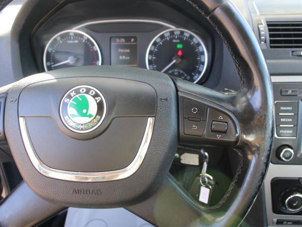 Skoda Octavia II (A5) Рестайлинг с пробегом 2011 года, цена 830 000 рублей, 165000 км, лифтбек, Автокод Объявления