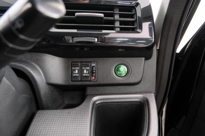 Honda Stepwgn V с пробегом 2015 года, цена 1 699 000 рублей, 127000 км, минивэн, Автокод Объявления