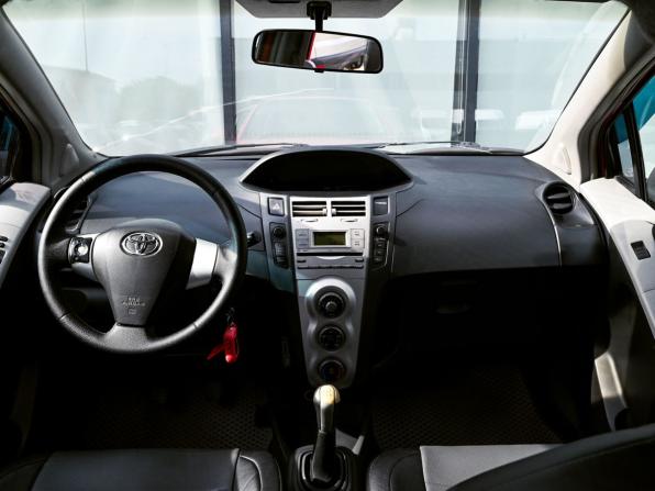 Toyota Yaris II с пробегом 2006 года, цена 502 000 рублей, 216222 км, хэтчбек, Автокод Объявления