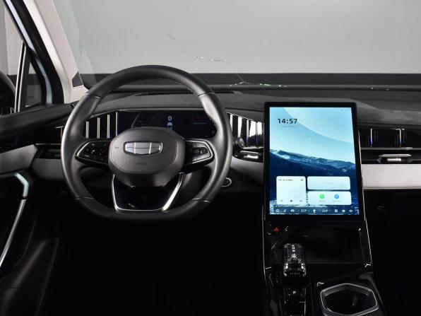 Geely Atlas II с пробегом 2023 года, цена 2 749 999 рублей, 50212 км, внедорожник, Автокод Объявления