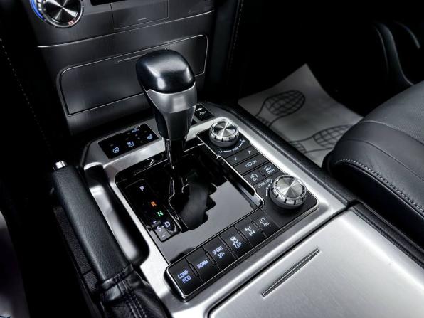 Toyota Land Cruiser 200 Series Рестайлинг 2 с пробегом 2019 года, цена 8 900 000 рублей, 84093 км, внедорожник, Автокод Объявления