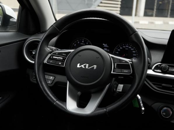 Kia Cerato IV Рестайлинг с пробегом 2021 года, цена 2 080 100 рублей, 34119 км, седан, Автокод Объявления