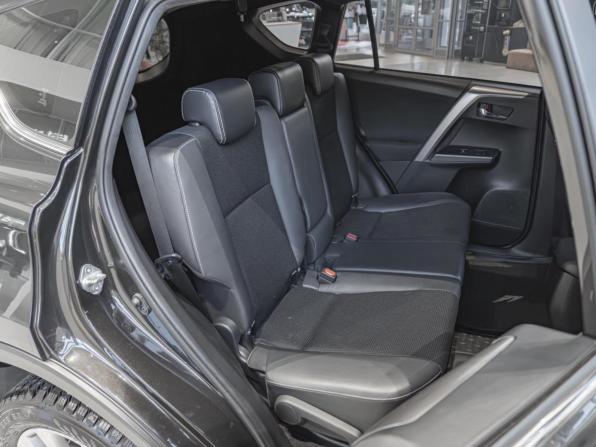 Toyota RAV4 IV (XA40) Рестайлинг с пробегом 2016 года, цена 2 380 000 рублей, 110582 км, внедорожник, Автокод Объявления