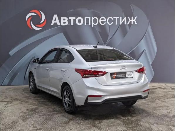 Hyundai Solaris II с пробегом 2018 года, цена 940 000 рублей, 195000 км, седан, Автокод Объявления