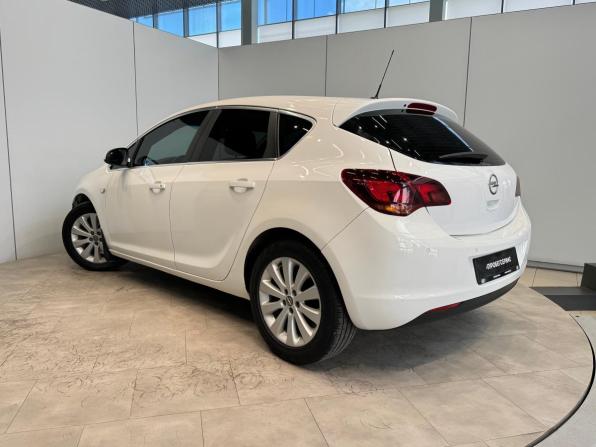 Opel Astra J с пробегом 2011 года, цена 680 000 рублей, 102004 км, хэтчбек, Автокод Объявления