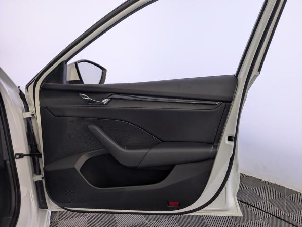 Skoda Octavia IV (A8) с пробегом 2021 года, цена 2 400 000 рублей, 69993 км, лифтбек, Автокод Объявления