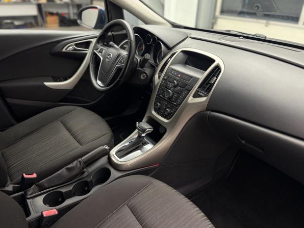 Opel Astra J с пробегом 2012 года, цена 760 000 рублей, 202888 км, хэтчбек, Автокод Объявления