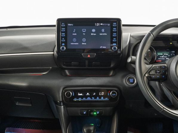 Toyota Yaris IV с пробегом 2021 года, цена 1 300 000 рублей, 62853 км, хэтчбек, Автокод Объявления