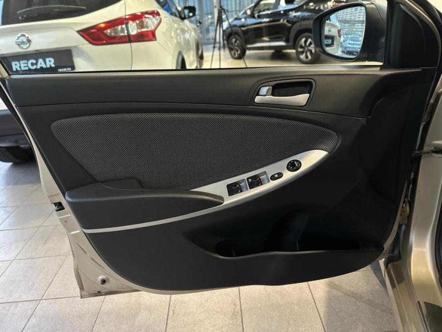 Hyundai Solaris I Санкт-Петербург  - изображение 12