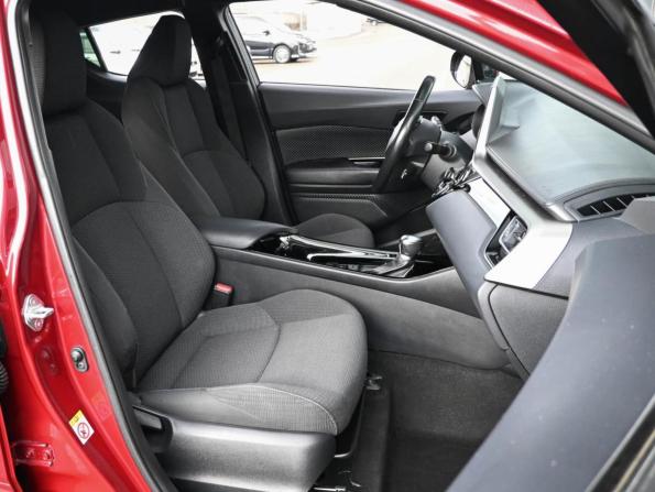 Toyota C-HR I Рестайлинг с пробегом 2019 года, цена 2 329 000 рублей, 137207 км, внедорожник, Автокод Объявления