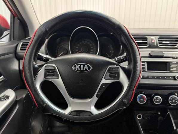 Kia Rio III Рестайлинг с пробегом 2015 года, цена 930 000 рублей, 142176 км, хэтчбек, Автокод Объявления