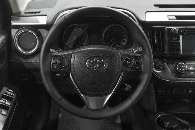 Toyota RAV4 IV (XA40) Рестайлинг с пробегом 2015 года, цена 2 429 000 рублей, 202000 км, внедорожник, Автокод Объявления