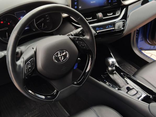 Toyota C-HR I с пробегом 2018 года, цена 2 500 000 рублей, 61000 км, внедорожник, Автокод Объявления