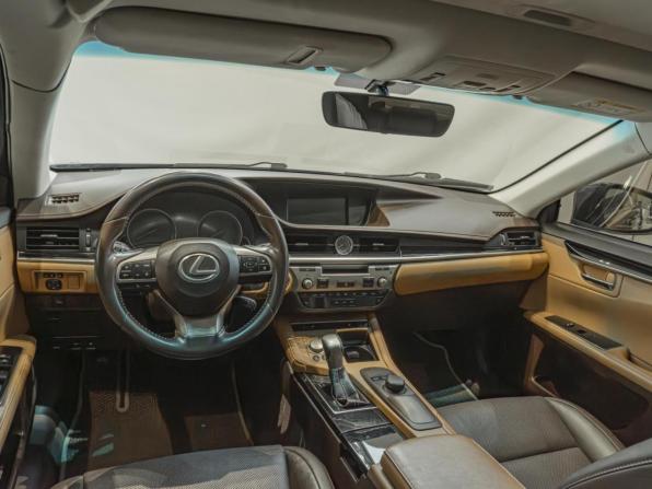 Lexus ES VI Рестайлинг с пробегом 2018 года, цена 2 379 000 рублей, 173556 км, седан, Автокод Объявления