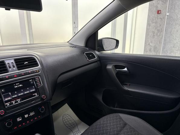 Volkswagen Polo V Рестайлинг с пробегом 2018 года, цена 1 195 000 рублей, 112888 км, седан, Автокод Объявления