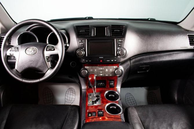 Toyota Highlander II (XU40) Рестайлинг с пробегом 2011 года, цена 1 699 000 рублей, 322000 км, внедорожник, Автокод Объявления