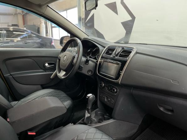 Renault Sandero II Рестайлинг с пробегом 2018 года, цена 1 289 900 рублей, 98211 км, хэтчбек, Автокод Объявления