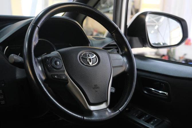 Toyota Voxy III (R80) с пробегом 2014 года, цена 2 129 000 рублей, 150000 км, минивэн, Автокод Объявления