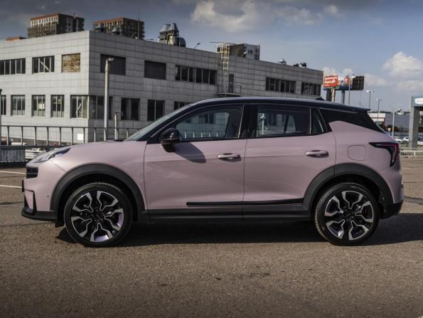 Lynk &amp; Co 06 I с пробегом 2023 года, цена 2 099 000 рублей, 3300 км, внедорожник, Автокод Объявления